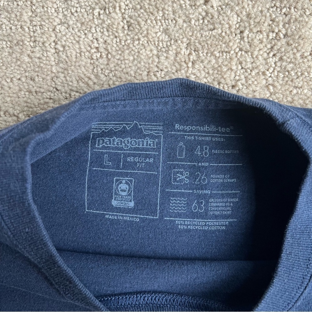 Men's Patagonia Long-Sleeved P-6 Logo Responsibili-Tee - Picture 7 of 9
